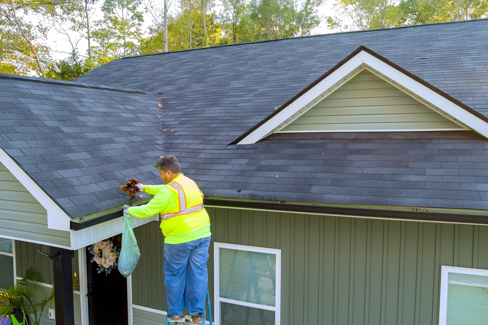 Maintaining roof eaves